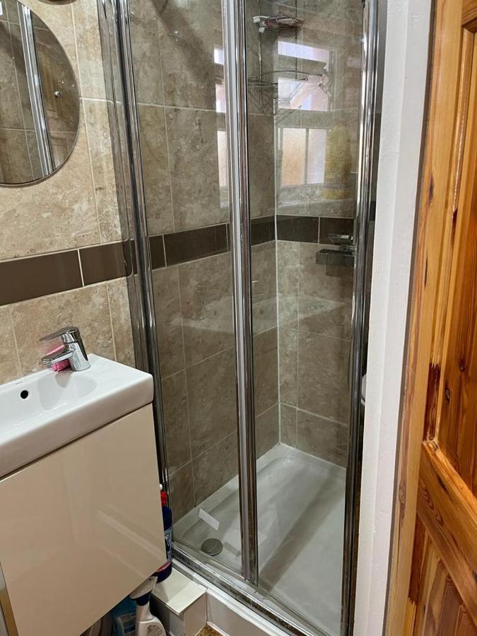 Large Double Bedroom With Free On Site Parking Кингстон на Темзе Экстерьер фото