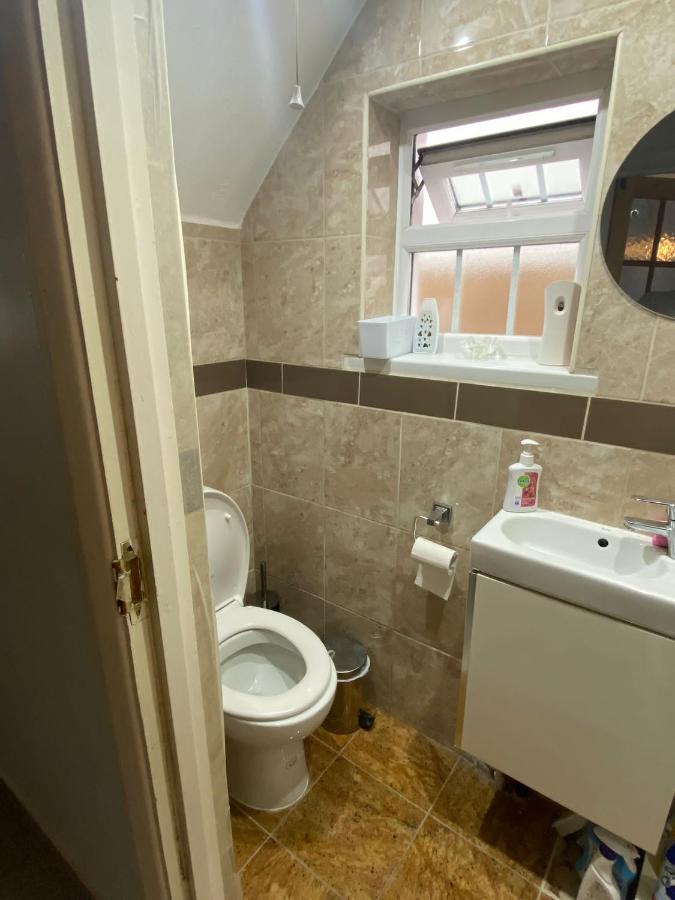 Large Double Bedroom With Free On Site Parking Кингстон на Темзе Экстерьер фото