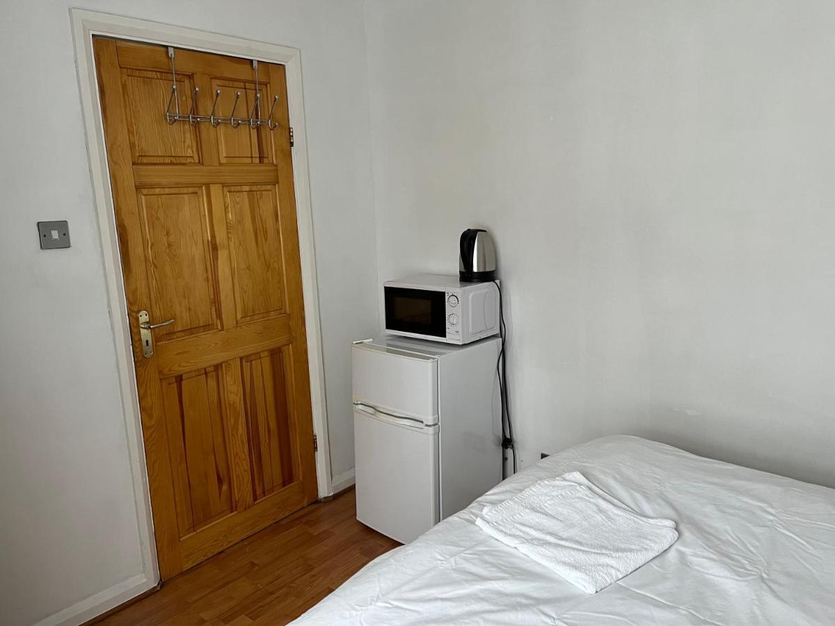 Large Double Bedroom With Free On Site Parking Кингстон на Темзе Экстерьер фото