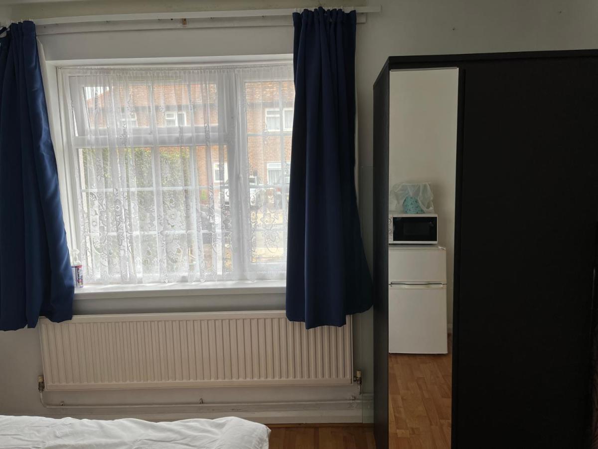 Large Double Bedroom With Free On Site Parking Кингстон на Темзе Экстерьер фото